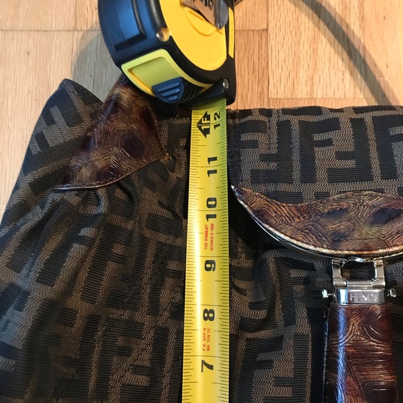 ❤️Fendi Spy Bag ❤️ - Picture 7 of 16